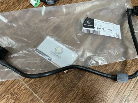 A2055017601 Ống Nước Xe Mercedes A 205 501 76 01 Amg Chuyên Cung Cấp