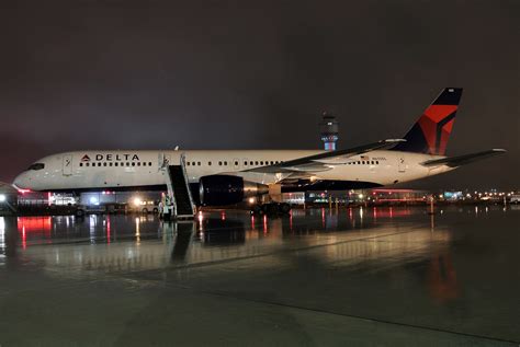 N655dl Delta 757 232 At Kcle Delta 757 Nba Charter Aircraf Flickr