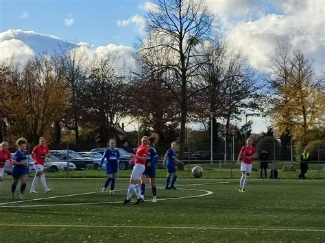 Meldung Fußball Frauen TVD mit 5 0 Niederlage in Sand TVD II Spiel