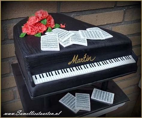 Piano Cake Decorated Cake By Sam And Nels Taarten Cakesdecor