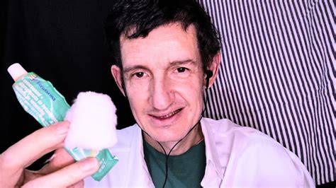 ASMR ROLEPLAY MÉDICO DERMATOLOGISTA CUIDANDO DE SUA PELE FACIAL