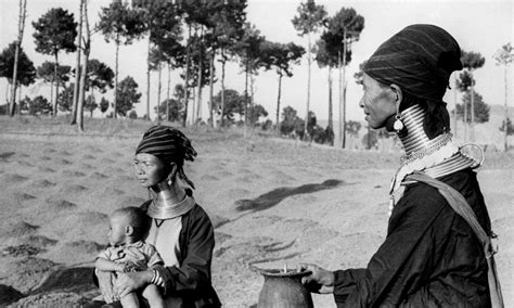 Neck Rings Stunning Photographs Of Kayan Lahwi S Giraffe Women