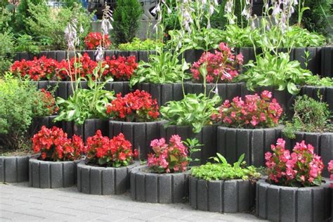 Parterre De Fleurs Sur Lev Et Mur V G Talis En Parpaings Creux