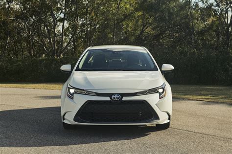 2020 Toyota Corolla Sedan Hybrid Achieves 50 MPG Combined Autoevolution