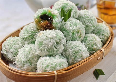 Alat Dan Bahan Membuat Klepon Beserta Cara Membuatnya