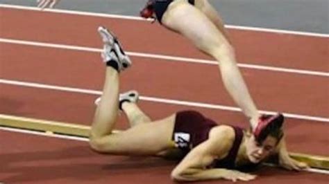 Una Atleta Se Cae A Una Vuelta Del Final Y Acaba Ganando La Carrera