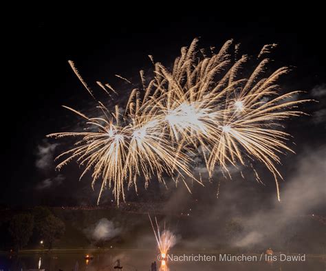 Das Feuerwerk Beim Sommerfestival Im Olympiapark Nachrichten M Nchen