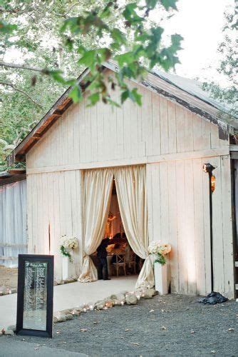 45 Romantic Barn Wedding Decorations With Images Barn Wedding