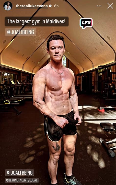 Specchio Specchio Delle Mie Brame La 7a Sexy Gallery Social Di Selfie Vip Gay It