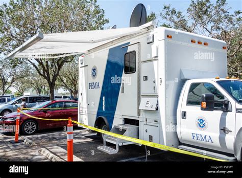 American Recovery Truck Hi Res Stock Photography And Images Alamy