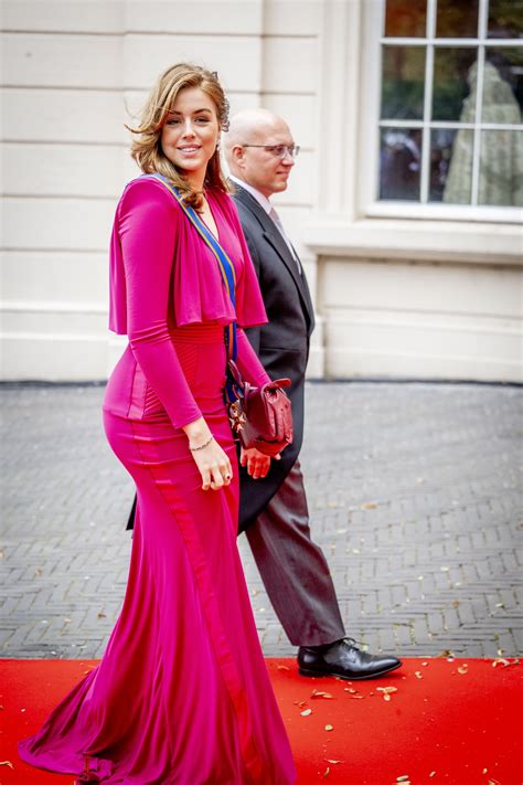 Amalia En Alexia In Blauw En Barbiecore Roze Op Prinsjesdag