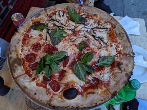 lucali pizza in Brooklyn is god-tier : r/Pizza