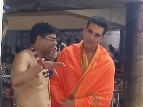 Akshay Kumar Dressed In Saffron On His Birthday Visits Ujjains Mahakaleshwar Temple With