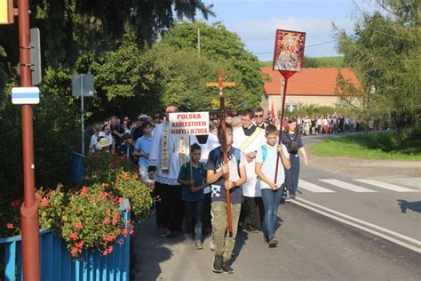 Nacjonali Ci Na Pielgrzymce Tradycji Katolickiej Do Gietrzwa Du