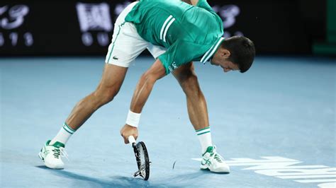 Open De Australia Djokovic Pierde Los Nervios Y Destroza La Raqueta