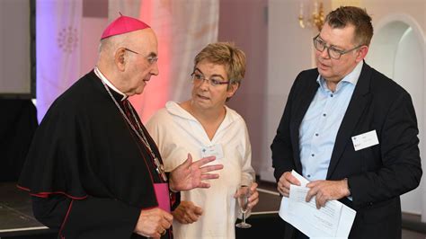 Kirche Und Leben De F Nf Preistr Ger Erhalten Ehrenamtspreis Des