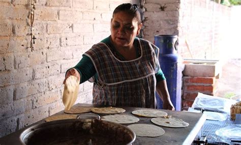 Mito O Estereotipo ¿por Qué Los Hombres Hacen Tacos Y Las Mujeres Quesadillas