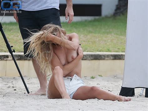 Rosie Huntington Whiteley Nude Pictures Onlyfans Leaks Playboy Photos Sex Scene Uncensored