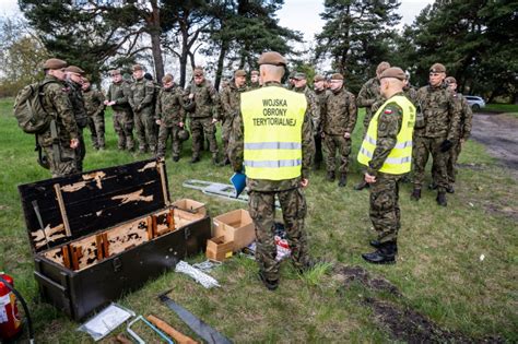 Szkolenie Naziemnych Zespołów Poszukiwawczo Ratowniczych na poligonie w