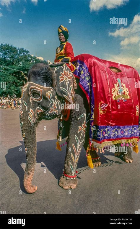 Mysore dasara hi-res stock photography and images - Alamy