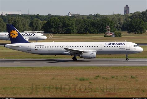 D AISJ Airbus A321 231 Lufthansa Dominik Burger JetPhotos