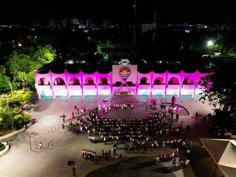 Rosa Se ilumina el Palacio Municipal de Benito Juárez