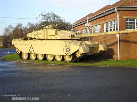 Challenger 1 Tank in desert colours | Defence Forum & Military Photos ...