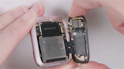 Le démontage des Apple Watch 9 et Ultra 2 prouve que le Double Tap est