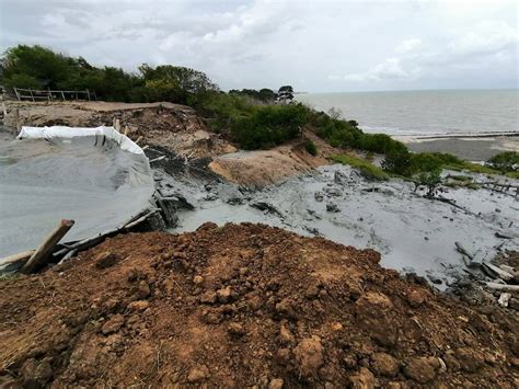 Volc N De Lodo De Arboletes En Antioquia Verti Material Hacia La Playa