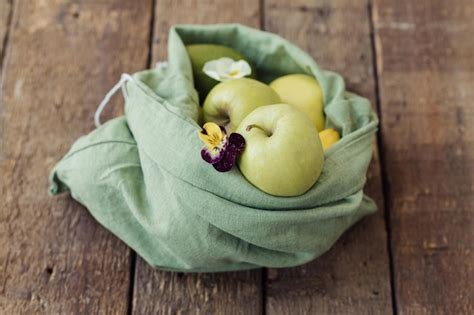 Pommes Fraîches Avocat Citrons Dans Un Sac En Coton écologique Avec