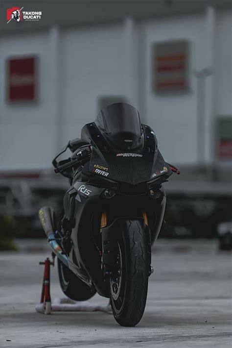 Yamaha R1 High Performance Sportbike Born To Race Yamaha Bikes