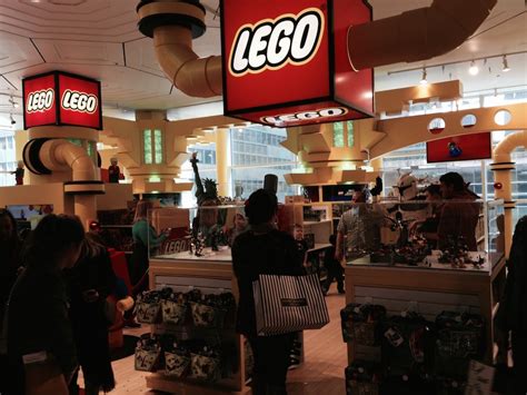 LEGO at FAO Schwarz, Spring 2014 – Brick Update