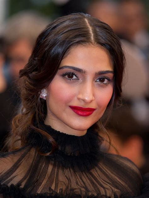 Sonam Kapoor As Avantika In Beauty Indian Makeup Indian Bridal