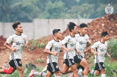 Sambut Bulan Ramadhan Pemain Persija Jakarta Fokus Latihan Fisik