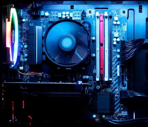 Графические карты Intel Iris Xe DG1 на базе графического процессора ...