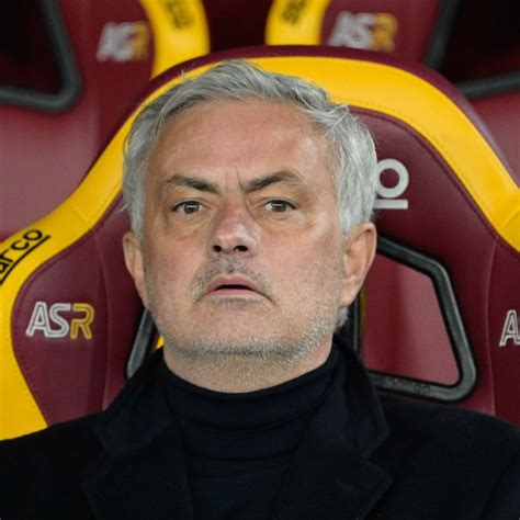 Calcio A sorpresa Josè Mourinho esonerato alla Roma il futuro in