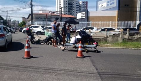 Passageira de moto fica ferida após colisão veículo em Aracaju O