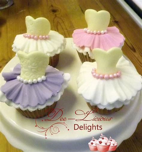 Dressed Up Cupcakes Decorated Cake By Dee Licious Cakesdecor