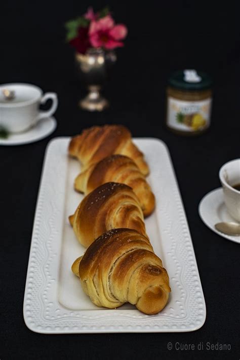 Cornetti Sfogliati Veloci Croissants Pretzel Bites Biscotti French