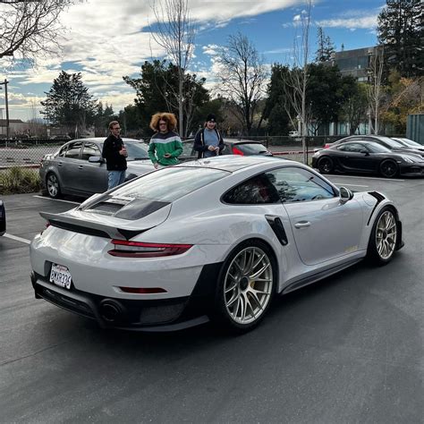 Wingless Porsche 911 GT2 RS 1080x1080 R Carporn