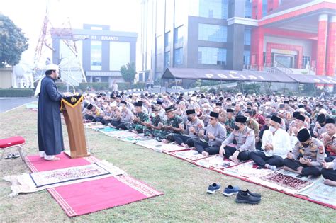 Ajak Seluruh Elemen Masyarakat Cegah Karhutla Polda Sumsel Gelar Salat