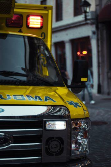 What Is The Difference Between An Emt And Paramedic Theparamediccoach