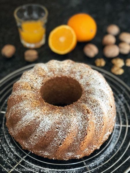 Orangen Gugelhupf Mit Walnuss Kruste Chili Und Ciabatta Orange