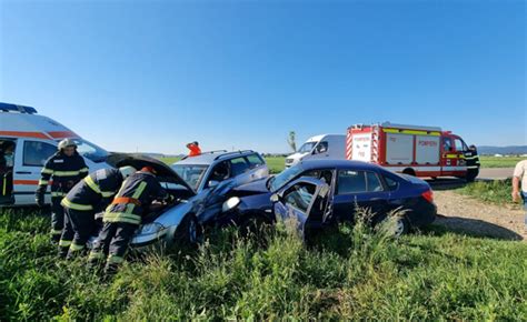 Coliziune între două autoturisme la Marginea Pompierii militari