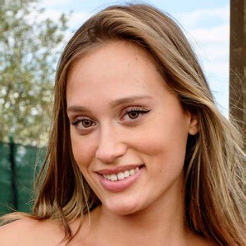 Venere Moras Babe Page Watch This Adult Model On FreeOnes