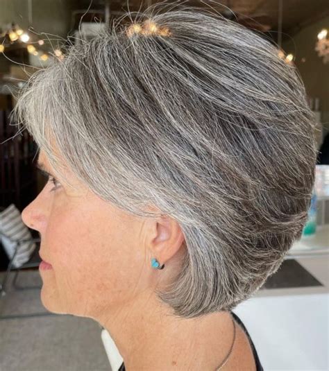 30 Ideas To Embrace Layered Bob Haircuts For Women Over 50