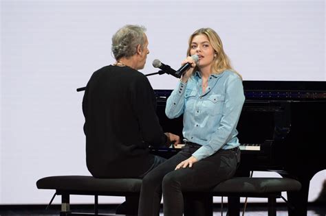 Photo Louane Emera lors de son hommage à la chanteuse France Gall