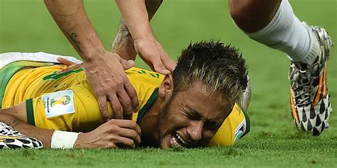 Neymar Con La Columna Fracturada Queda Fuera Del Mundial Huffpost