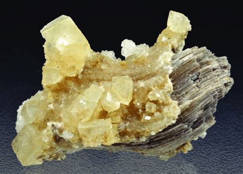 Rhombohedral Calcite On Drusy Quartz The Highly Striated Material On