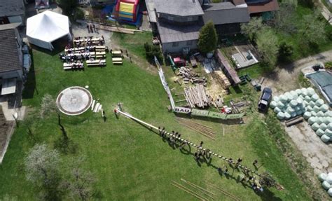 34 5 Meter hoher Maibaum schmückt Thern